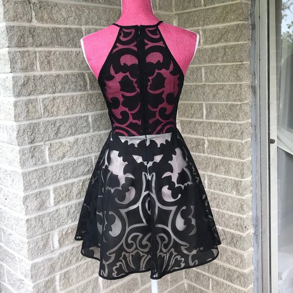 Lace keepsake dress size medium - Picture 2 of 3